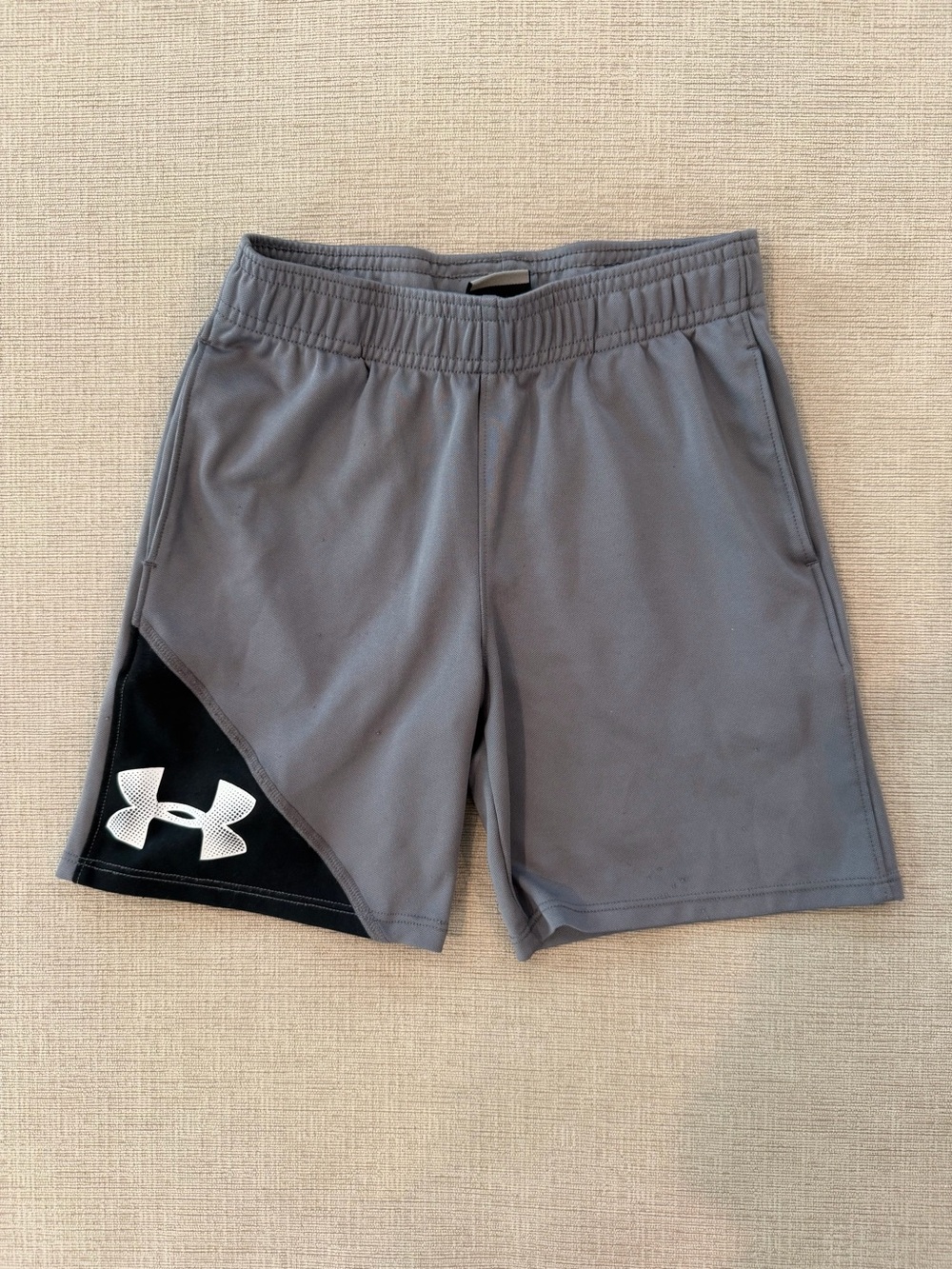 Boys Under Armour Performance Shorts - Size 5